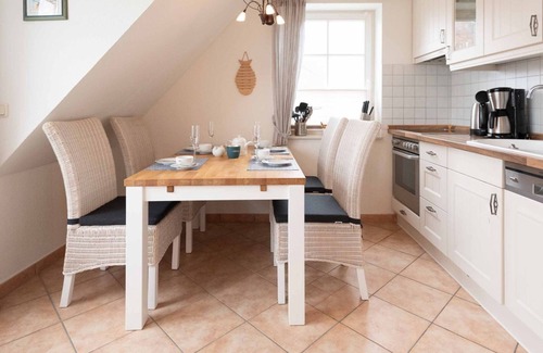 Wenningstedt-Braderup Apartment | LH Heidegrund, App.4 - 3-room vacation apartment close to the beach with approx. 53 m², for up to