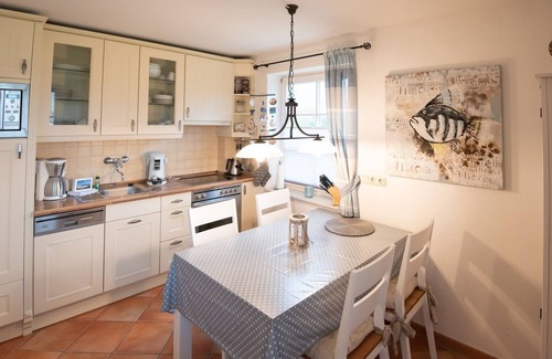 Wenningstedt-Braderup Apartment | LH Heidegrund, App.1 - Very close to the beach 3-room apartment with approx. 75 m², for