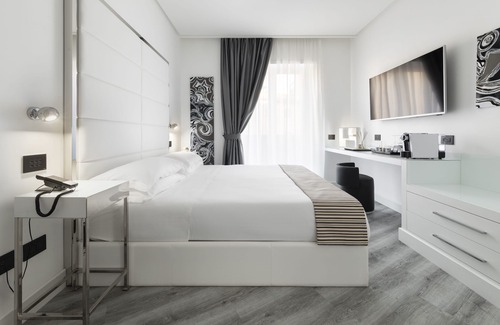 Fuorigrotta Hotel | LHP Napoli Palace & spa