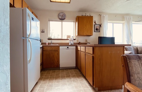 Newport Condo | Li'l Macs Beachfront Condo