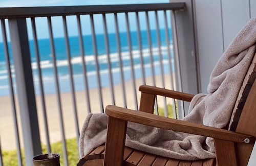 Newport Condo | Li'l Macs Beachfront Condo