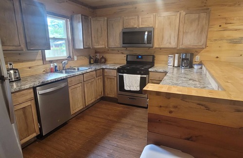 Au Train House | Liberty Cabin, 3 blocks from Lake Superior, near Pictured Rocks and trail access