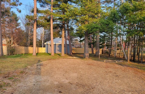 Au Train House | Liberty Cabin, 3 blocks from Lake Superior, near Pictured Rocks and trail access