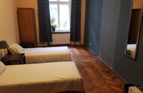 Wesoła Zachod House | Libroom