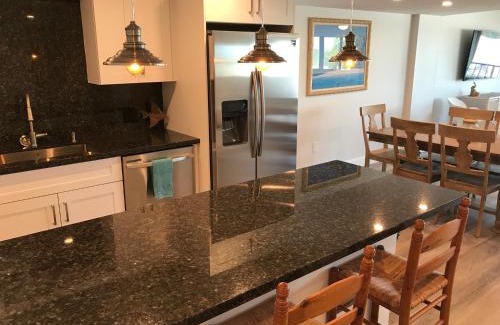 Key Largo Apartment | LICENSED MGR - MODERN OCEANFRONT CONDO! BEAUTIFUL OCEAN VIEWS! BEACH RESORT! 2 KING BEDs!