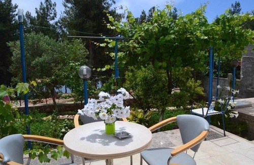 Himare Apartment | Life on Green