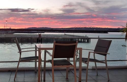 Auckland Central Business District Apartment | Life on Water- Princes Wharf apartment with fabulous views