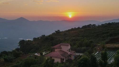 Mahabaleshwar House | Lifeline Villas- Backwater Breeze Valley View Luxurious Infinity Pool Villa With Huge Open Area