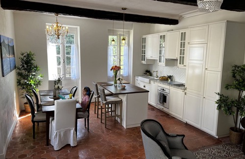 Pezenas House | Light & Airy Apartment in the ❤️ of Pézenas