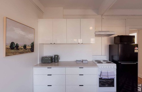 Trevallyn Apartment | Light and Bright Trevallyn Stay with River Views