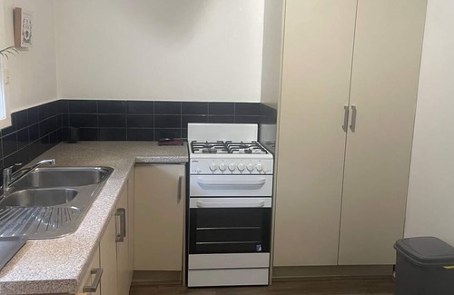 Essendon Apartment | Light and Bright Ground Floor Unit in Great Location near shops