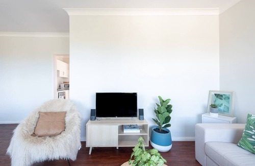 Randwick Apartment | Light and Bright Seaside Stay in Tree lined Randwick