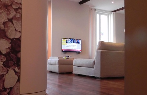 Old Town Apartment | Light and silence in the old town