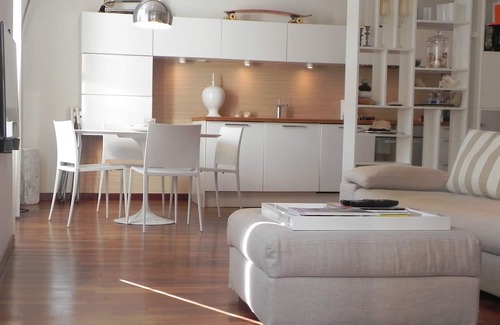 Old Town Apartment | Light and silence in the old town