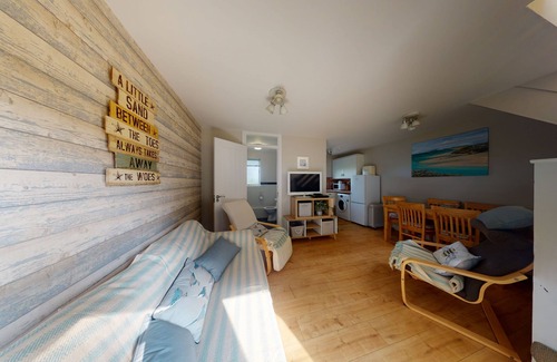 Saint Erth Praze Apartment | Light, cosy and comfortable. 3 bedroom holiday cottage located within the grounds of Tolroy Manor