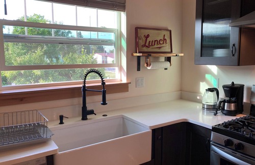 Sandpoint Apartment | Light - filled 1-bedroom apartment with AC, WiFi in delightful South Sandpoint