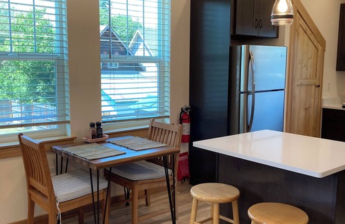 Sandpoint Apartment | Light - filled 1-bedroom apartment with AC, WiFi in delightful South Sandpoint