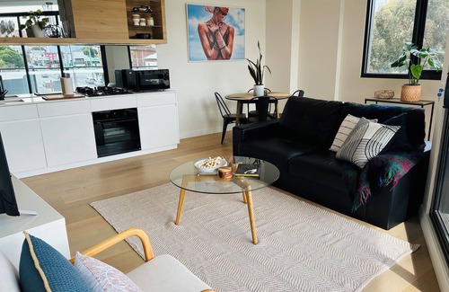 Flemington Apartment | Light-Filled 2BR Apt nw/Balcony + Free Parking - Near Flemington Racecourse