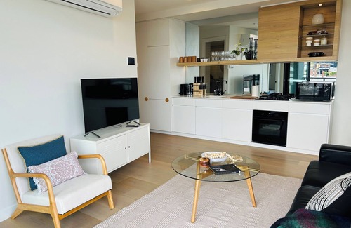 Flemington Apartment | Light-Filled 2BR Apt nw/Balcony + Free Parking - Near Flemington Racecourse