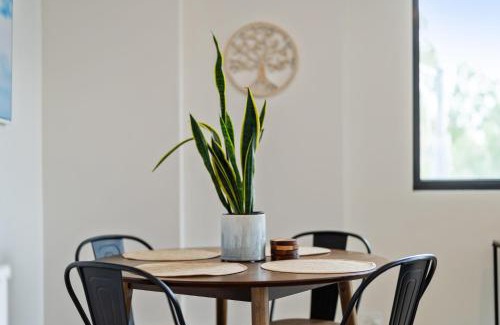 Travancore Apartment | Light Filled 2BR Apt with Balcony, Parking, near Flemington Racecourse