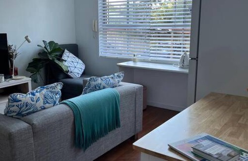 Dee Why Apartment | Light filled apartment near transport and beach