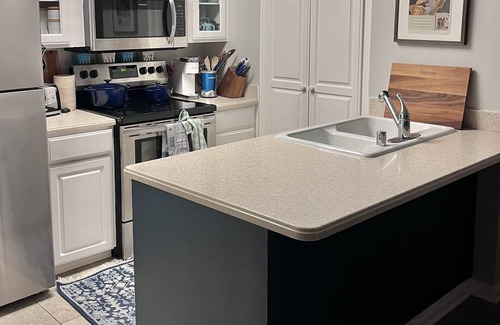 Ocean Park Apartment | Light filled coastal one bedroom, on the beach, Olympic pool