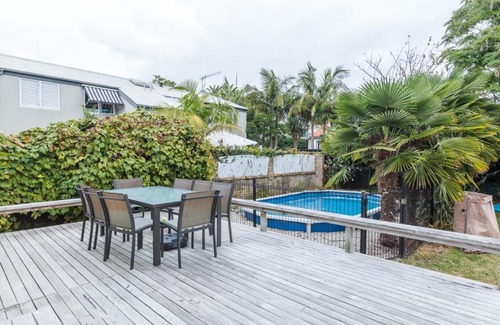 Remuera House | Light-filled Newly Renovated 3 Bedroom Villa in Remuera