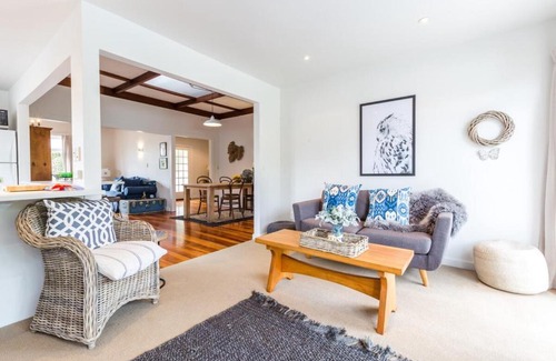 Remuera House | Light-filled Newly Renovated 3 Bedroom Villa in Remuera