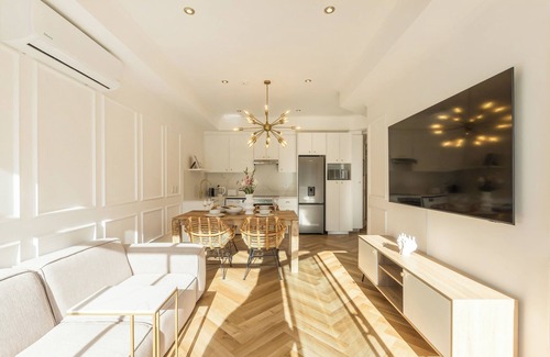 Three Anchor Bay Apartment | Light-Filled Sea Point Apt | Pool and Coastal Stay