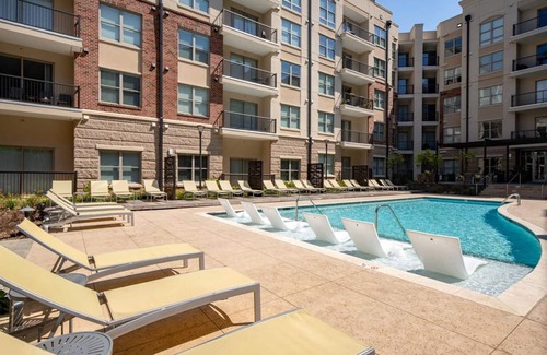 Charlotte Apartment | Light Rail Access, Gym & Pool, Walk to Restaurants, South End