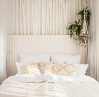 Nivy Apartment | Light Room by Zoom Apartments
