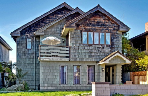 Eastside Santa Cruz House | Lighthouse at Twin Lakes Beach