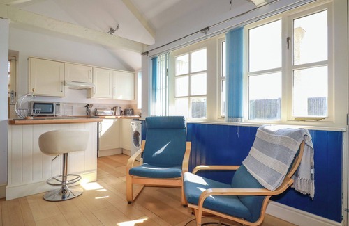 Truro Cottage | LIGHTHOUSE COTTAGE, pet friendly, with a garden in Truro