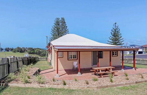 Yamba House | Lighthouse Cottage Pilot Hill