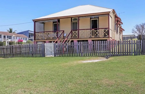 Yamba House | Lighthouse Cottage Pilot Hill