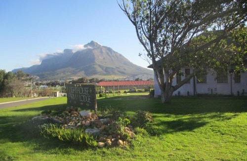 Cape Town Cabin | Lighthouse Farm Backpackers Lodge