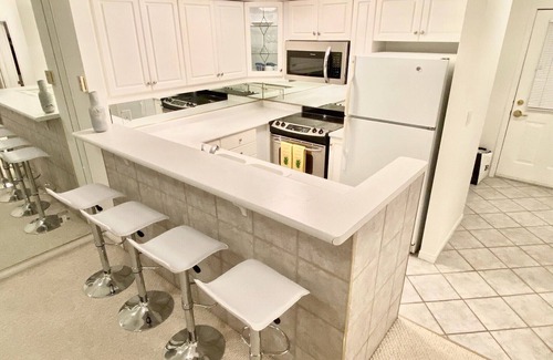 Collingwood Condo | Lighthouse Point Condo - next to Georgian Bay, 5 min from the slopes!