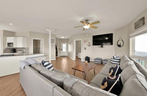 Blanchard House | Lighthouse Views & Lake Vibes – 4BR Retreat in Livingston, TX