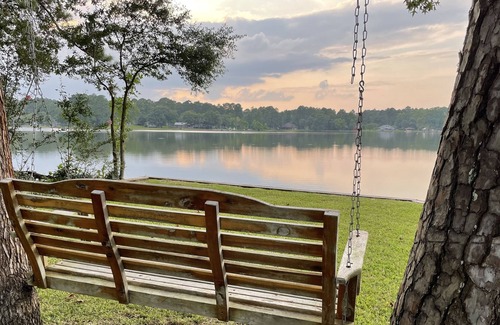 Conroe Cottage | Lil Blue Lake House on a private lake in Conroe.