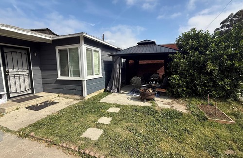 Old Town Apartment | LiLBettys Cottage 1-bedroom apartment in serene Torrance with AC, WiFi