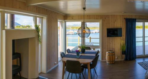 Vestvagøy Apartment | Lilleeideholmen Sjøhusutleie