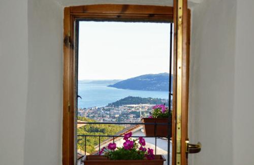 Vignone Apartment | Lilli Lago
