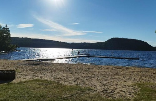 Ucklum Apartment | Lillstugan i idyllisk lugn miljö nära Hällungen, Stenungsund