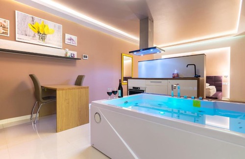 Michalowice Apartment | Lilly De Luxe Apartment with jacuzzi