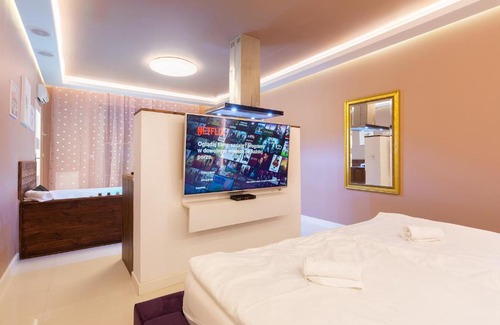 Michalowice Apartment | Lilly De Luxe Apartment with jacuzzi