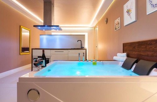 Michalowice Apartment | Lilly De Luxe Apartment with jacuzzi