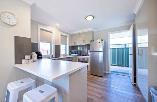 Dubbo Apartment | Lilly Pilly Lodge - Close to Zoo, 3 Mins to CBD