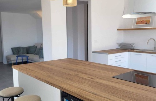 Folegandros House | LILY HOUSE, DETACHED HOME FACING THE SEA, 3 MINUTES FROM THE BEACH