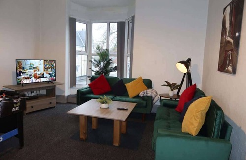 Hull Apartment | Lily House - 3 Bed WIFI & Parking Hull