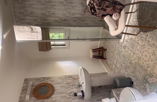 Pitchcombe Ski Chalet | Lily pad Lodge
